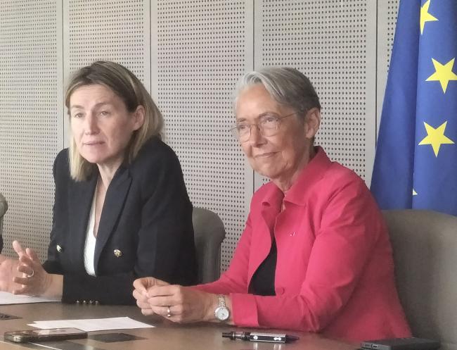 Astrid Panosyan-Bouvet et Elisabeth Borne, hier au ministère du travail à Paris actuEL-CSE / BD